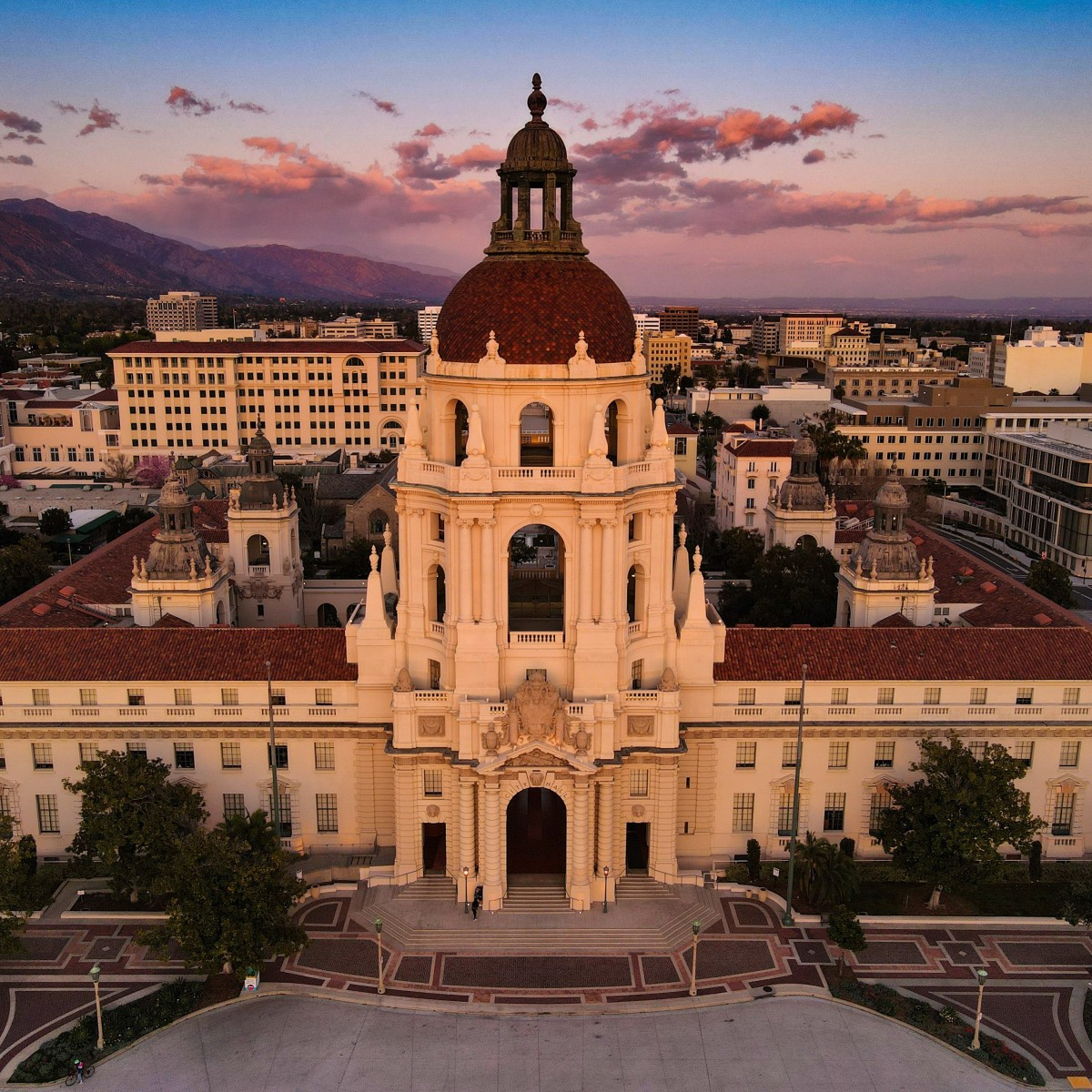 Pasadena City Hall by E streetview